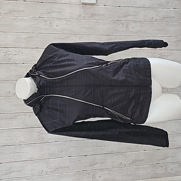 Athleta Jackets & Blazers - Athleta Run On Windbreaker light jacket Size XS